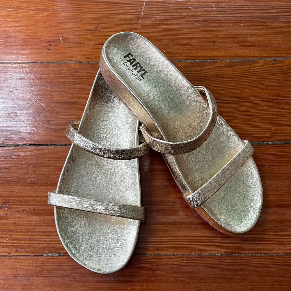 Faryl Farylrobin Nadia Gold Slip On Metallic Sandals - Sz 8.5 💛🎀